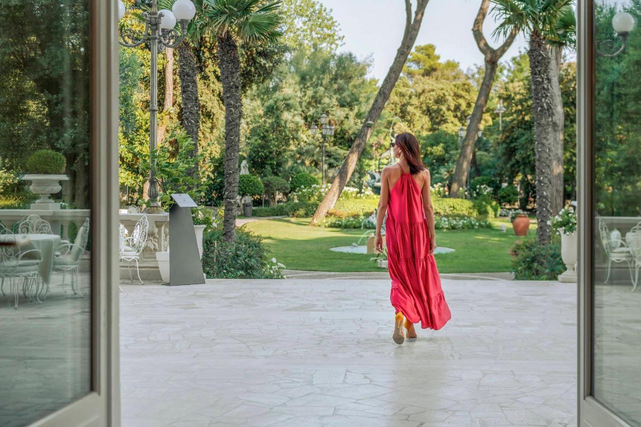 Grand Hotel רימיני מראה חיצוני תמונה The gardens of the hotel