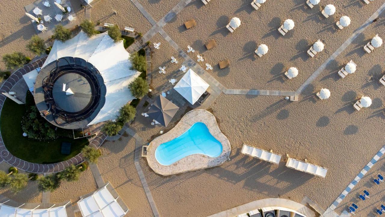 Grand Hotel רימיני מראה חיצוני תמונה Aerial view of the beach