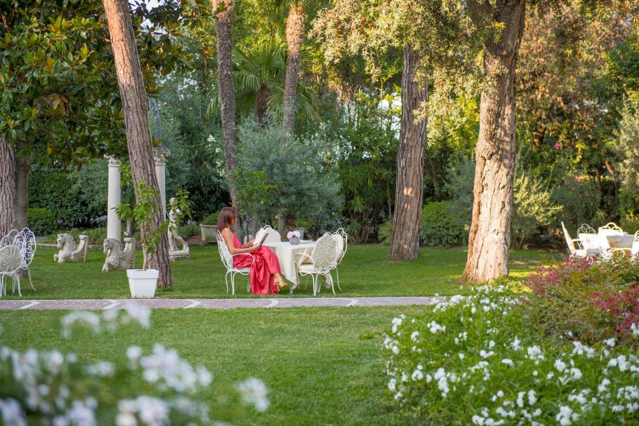 Grand Hotel רימיני מראה חיצוני תמונה The garden