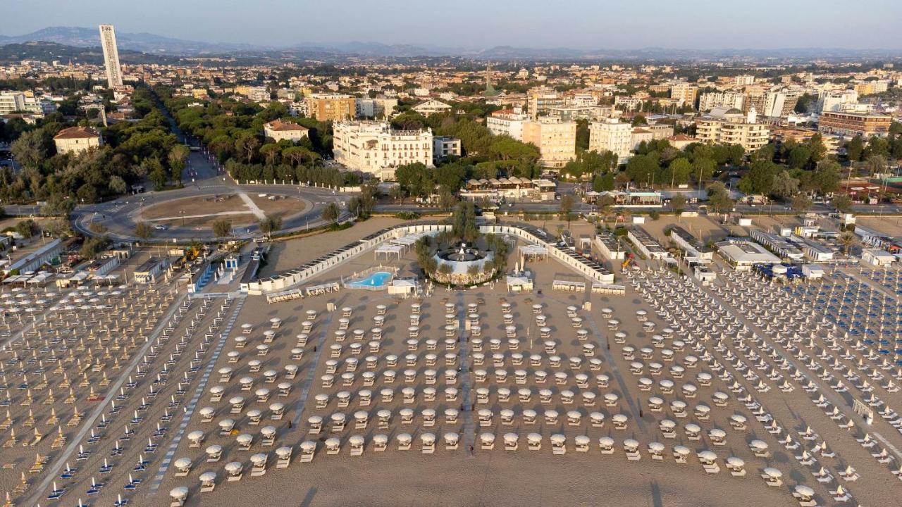 Grand Hotel רימיני מראה חיצוני תמונה Aerial view of the cemetery