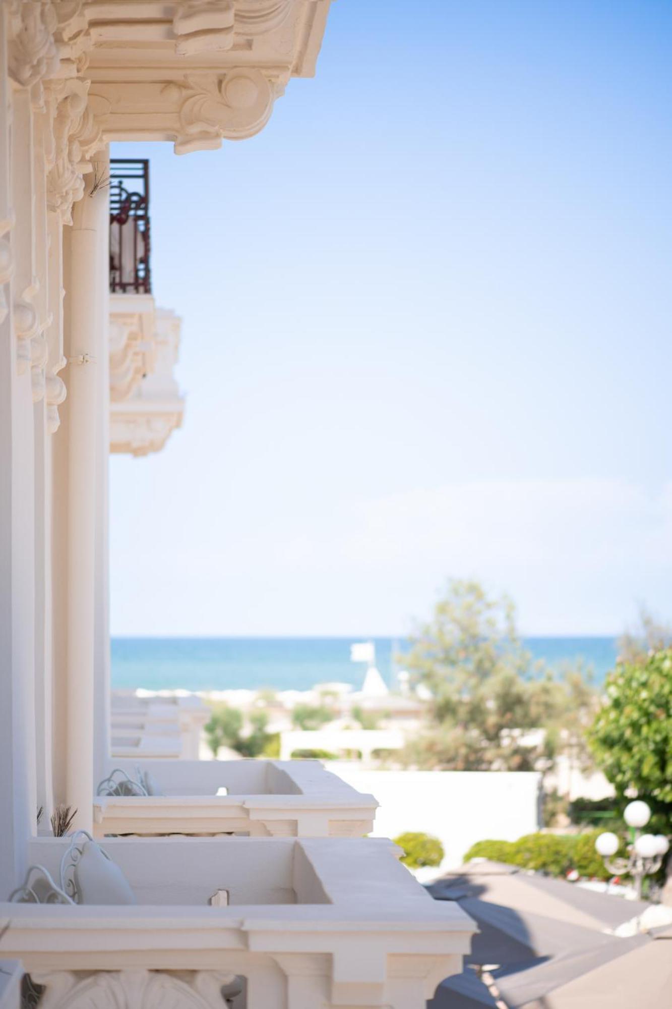 Grand Hotel רימיני מראה חיצוני תמונה View of the Mediterranean from the hotel