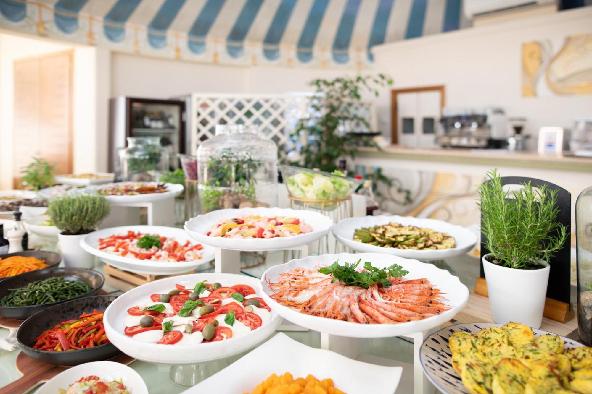 Grand Hotel רימיני מראה חיצוני תמונה A buffet
