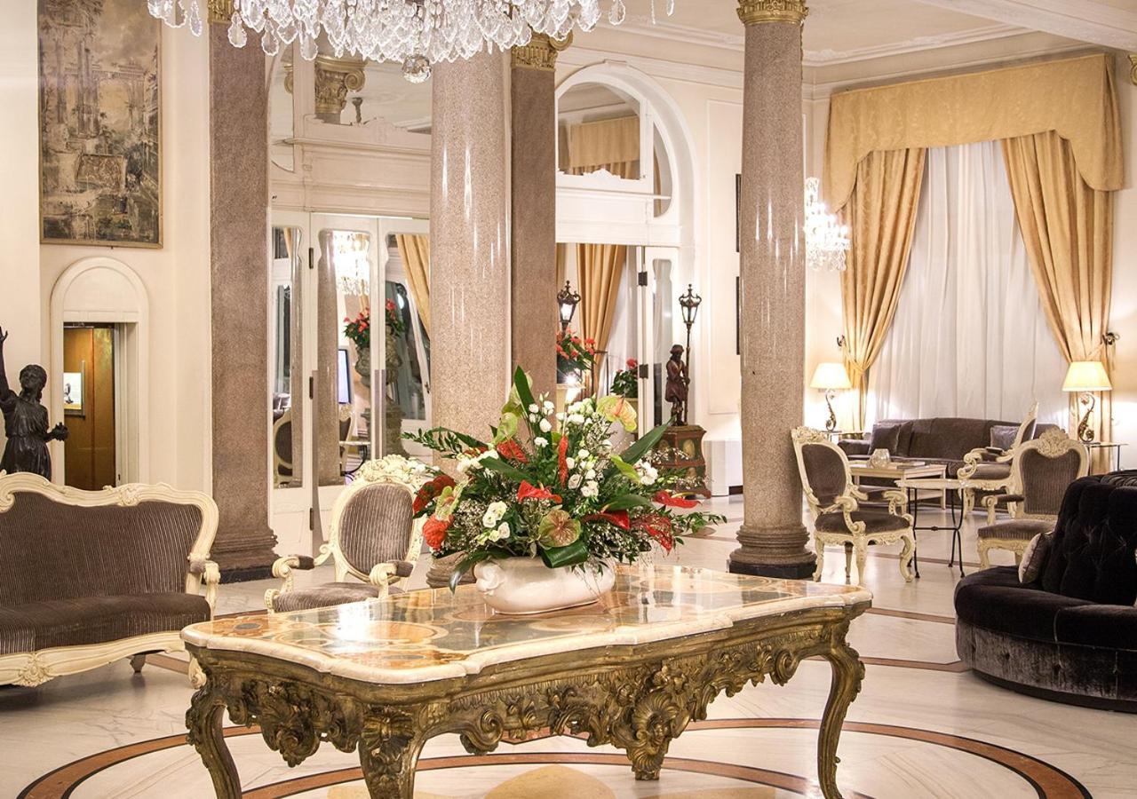 Grand Hotel רימיני מראה חיצוני תמונה The lobby of the hotel