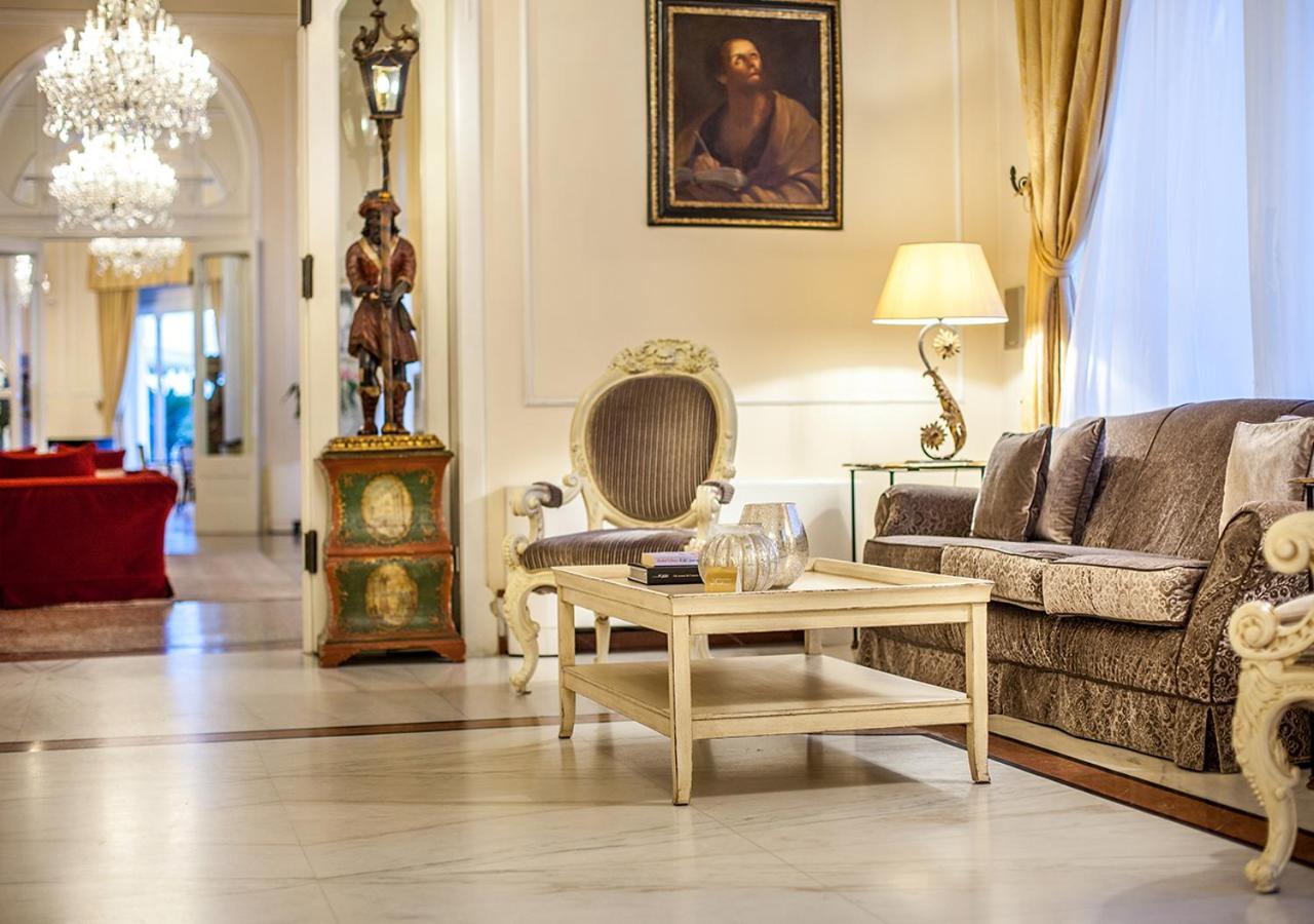 Grand Hotel רימיני מראה חיצוני תמונה Interior of the hotel